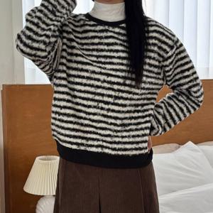 나야홍 / 아이우먼 단가라푸들털맨투맨 YPX030M601 빅사이즈