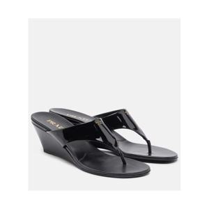 프라다 페이턴트 레더 통 샌들 P01174514