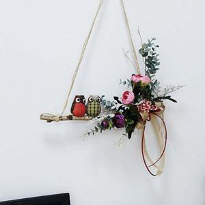 아름다운 꽃 위에서 그네를 타는 뉴 그네부엉이 가렌더 갈란드 리스 조화리스 조화가렌더 부엉이가렌더