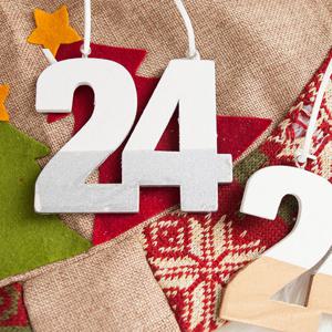 [2+1] 크리스마스 우드 트리 장식 데이 9cm 2컬러 꾸미기 소품 용품 오너먼트 데코 이벤트