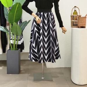 [포커스]  FF3H7SK00796_엠보 플라워 플레어 롱스커트