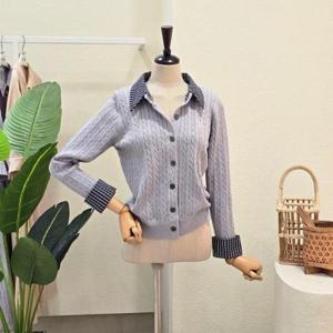 [포커스]FF5I7KT00190_체크 배색 꽈배기 니트