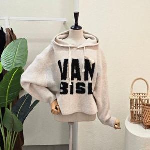 [포커스]FW5J3KT31898_레터링 후드 크롭 니트