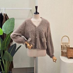 [포커스]FW5K3KC32799_골드 버튼 퍼 브이넥 가디건