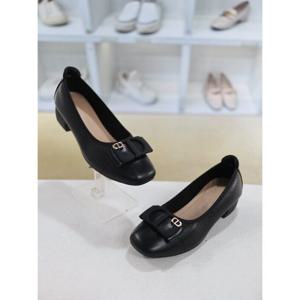 [코디엘루]리본장식 펀칭 미들힐 여성 펌프스 4cm CDSP501238