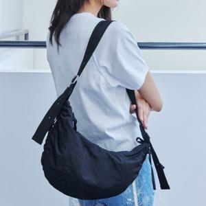 [질스튜어트] 블랙 나일론 발레 무드 리본 포인트 호보크로스백M JA