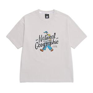 내셔널지오그래픽 N252UTS904 트레져 컨셉 워커 그래픽 세미오버핏 반팔 티셔츠 ICE GREY