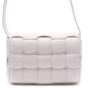 [보테가베네타] 23SS 여성 패딩 카세트 스몰 크로스백 (717506_VCQR1_9009_23S)