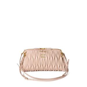 미우미우 마틀라세 레더 클러치 5BF130VOLOAN88