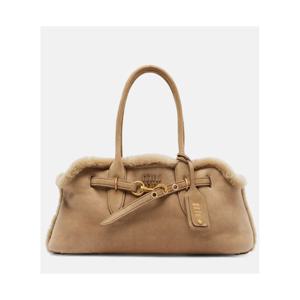 미우미우 Adventure 시어링 라이닝 스웨이드 토트 백 P01147473