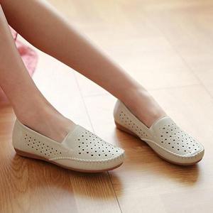 [바인미쇼룸]라운드 앞코 쉐입 펀칭 포인트 여성 로퍼 여자 단화