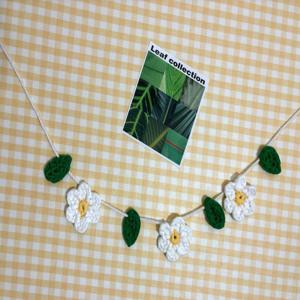 데이지 꽃 계란꽃 뜨개 가랜드 손뜨개 완제품 아기방 아이방 꾸미기 소품 벽장식 월행잉