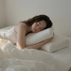 부드럽고 목편한 낮은 메모리폼 경추베개