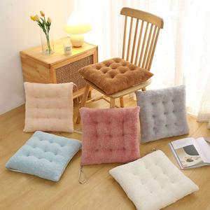 웜플리스 스퀘어 쿠션 의자방석 겨울 차량용 공부 털방석