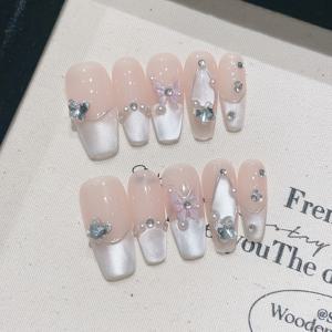 TEMU 중간 사다리꼴 핸드메이드 누름식 인조네일 10개, 우아하고 로맨틱한 손톱, 라이트 핑크 네일, 볼, 나비, 탈부착 및 재사용 가능, 젤리 글루 1개와 네일 파일 1개 포함, 일상, 데이트, 파티, 댄스에 적합