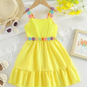 TEMU 여아용 스타일리시한 여름 원피스. 단색 바탕에 레이스 트림, 러플 허리, 허벅지까지 닿는 컷이 특징입니다.