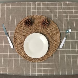 TEMU 수제 원형 스트로우 플래시매트, 크기 35cm, 내열성 및 미끄럼 방지 기능 설계. 가정, 주방, 레스토랑 및 테이블의 소박한 장식에 이상적입니다. 크리스마스, 추수감사절, 새해, 할로윈과 같은 특별한 날을 위한 완벽한 선물입니다.