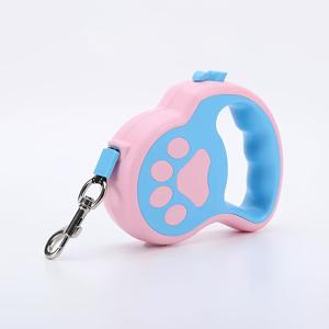 TEMU 3미터/5미터의 자동 감김 펫 리드. 귀여운 발자국 디자인과 버튼 스위치가 특징이며, 중간 크기 및 소형견의 산책 등 야외 활동에 적합합니다.