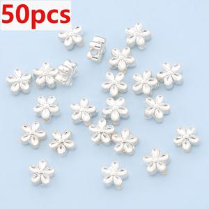 TEMU 100개/50개 5mm 매화 모양 스페이서 비즈 대형 구멍 중공 루스 비즈 다섯 꽃잎 패턴 양면 열쇠꽃무늬 비즈 DIY 팔찌, 목걸이, 발찌, 귀걸이, 헤어 액세서리, 펜던트, 직조 재료, 폰 체인, 키체인, 공예 주얼리 액세서리용