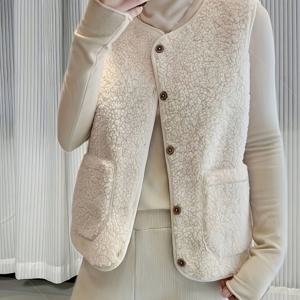 TEMU 여성용 버튼다운 조끼, 부드럽고 플러시한 질감, 높은 넥/라운드넥 베이스 레이어 안에 레이어링하기 좋은 다용도, 겨울과 봄에 아우터웨어로 착용 가능, 플러시 가디건, 캐주얼하고 패셔너블하며 귀여운 재킷, 단색, 듀얼 포켓