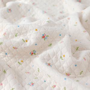 TEMU 대폭 퀼팅 다이마루 로즐리 플라워 원단 3컬러 포근한 두께감의 신축성좋은 따뜻한 보온성 플라워 패턴 의류 유아용품 홈패브릭 침구류 자켓만들기 재봉틀 DIY 누빔원단