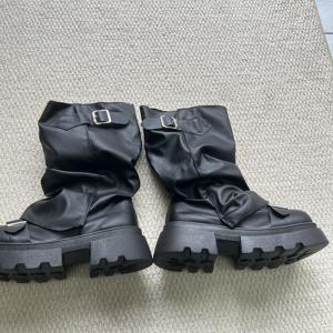 TEMU 여성 트렌디 겨울 및 미드 카프 부츠, 두꺼운 밑창, 편안한 디자인, 퍼프 부츠, 바닥 길이 스커트, 원피스 하이힐, 스트리트웨어, 여성 신발