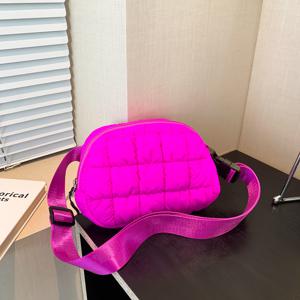 TEMU 여성용 숄더백, 가을 겨울용 다용도 로마스 퍼프 숄더백, 대용량, 핸드백 및 숄더백 겸용. 도파민 컬러 매칭, 한국식 걸리백, 데일리 커뮤트 및 휴가용. 블랙, 화이트, 핑크, 로즈 레드, 블루, 옐로우, 브라운, 그린 8가지 컬러 옵션