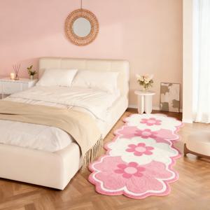 TEMU 인조 캐시미어 1000G X 10Mm 핑크 플로럴 크리미 윈드 롱 스트립 침대 옆 러그 벚꽃 모양 패턴 침실 장식 플러시 카펫 푹신하고 부드러운 거실 서재 워셔블 카펫 귀엽고 포근한 휴식 공간 컴퓨터 책상 미끄럼 방지 매트