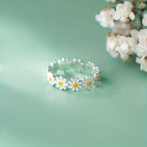 TEMU 세련되고 섹시하며 고급스럽고 패셔너블하며 미니멀리스트인 작은 데이지 반지. 친구에게 완벽한 선물입니다. 데일리 출퇴근, 파티, 뮤직 페스티벌, 휴가, 연회에 적합합니다.