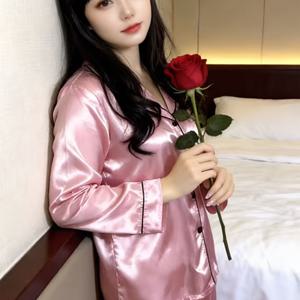 TEMU 여성 솔리드 컬러 새틴 파자마 세트, 봄, 여름, 가을에 적합, 편안한 긴소매 상의와 편안한 루즈 허리 밴드 바지 특징