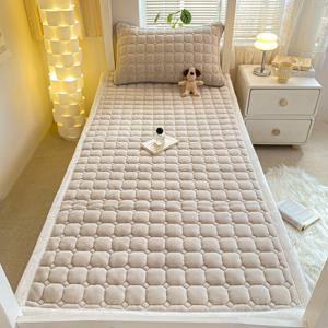 TEMU 1개 초극세사 부드럽고 편안한 밀크 벨벳 매트리스 보호 패드 얇은 매트리스, 고품질 플란넬 벨벳 섬유 퀼팅 매트리스, 피부 친화적이고 통기성 좋은 가을 겨울 침구 싱글 더블 침대 매트리스 커버 대형 사이즈