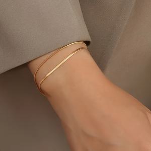 TEMU 남녀 모두에게 적합하며 자유롭게 혼합 및 매치할 수 있는 스테인리스 스틸 팔찌 2개 세트입니다. 고품질 방수 특징이 있는 골드 스테인리스 스틸 팔찌가 특징입니다.