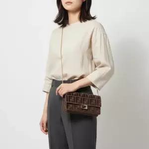 펜디 BAGUETTE CHAIN WALLET 8M0498 AT14 F0L1B) 바게트 체인 지갑)