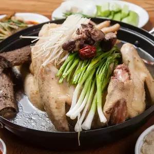 영양 가득 능이 닭백숙 1.6kg