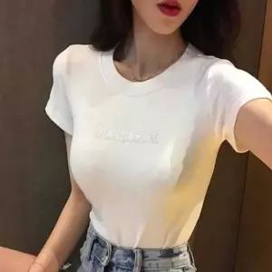 반팔티셔츠 데일리티셔츠 레터링 여름 슬림핏 여성 페미닌 여성여름티셔츠
