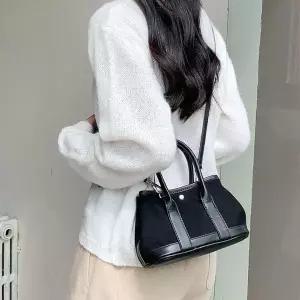 [하프클럽/]여성 미니 가방 데일리 스웨이드 크로스 백 블랙