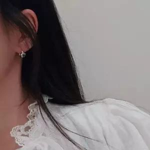 실버925 국내제작 블링블링 별빛 에메랄드 포인트 별 모양 귀걸이 SILVER) 은귀걸이 귀걸이