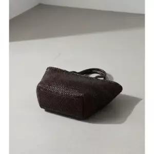 드래곤디퓨전 MUST IT_드래곤 디퓨전 26SS Grace Basket Small 8813-DARK BROWN) 그레이스 백 스몰)