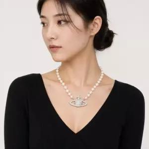 비비안웨스트우드 여성 로우 펄 바스 릴리프 실버 목걸이 63010106 P104