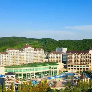 [소노 위너스 PKG] 소노벨 천안 객실+오션어드벤처3인+(키즈클럽2인or레전드히어로즈3회권2매)+선착순비치볼