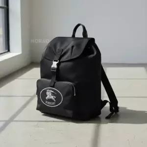 버버리 MUST IT_ 남성 오크니 플랩 백팩8111314 ML ORKNEY FLAP BACKPACK NYN A118