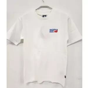 [뉴발란스] UNI 에센셜 클래식 레터링 반팔티 NBNEG32823 WHITE