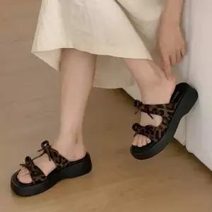 랑디 두줄 리본장식 키높이 통굽 슬리퍼 6cm