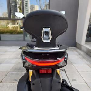 PCX125 개조 오토바이 뒷좌석 등받이 검정색 시시바 승객 가죽 패드 캐리어 (PCX 2021-2025 용)