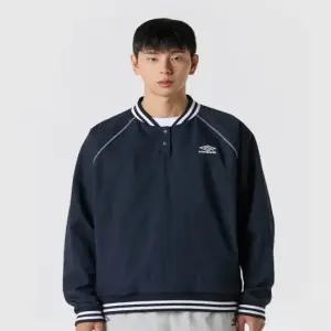 엄브로 UQ321CWT98 DVY0 맨투맨 캐주얼 HBL 로얄 컬리지 솔리드 피스테 네이비 98 5434470