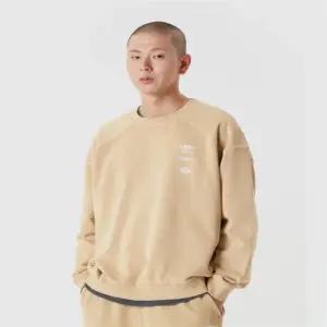 엄브로 UQ121CFS11 SND0 라운드넥 기모맨투맨 웨이파인더 가먼트다잉 맨투맨 샌드 11 4680813