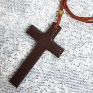 [하프클럽/]수공예 장식품 십자가 종교 목재 나무 목걸이 펜던트