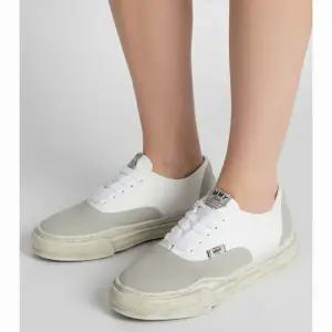 미하라 야스히로 베이커 OG솔 캔버스 스웨이드 로우탑 스니커즈 화이트 A12FW729