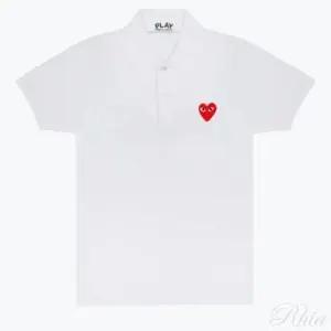 [꼼데가르송] 남성 레드하트 와펜 반팔 카라티 화이트 AZ T006 147207375