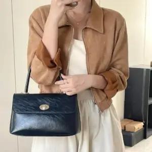 고급스러운가방 직장인 여성 가죽소재 핸드백 모던 크로스백 가방